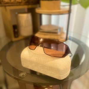 Ladies Oakley Dart Sunglasses, excellent condition, only worn a few times!